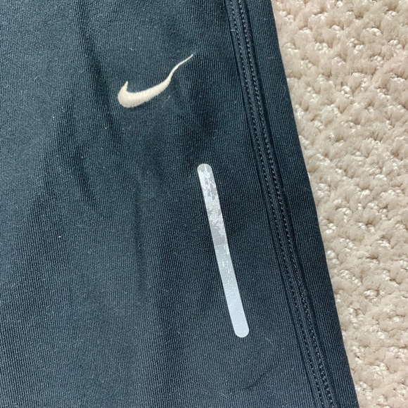 Nike dryfit compression capri with tulip hem - Picture 3 of 6